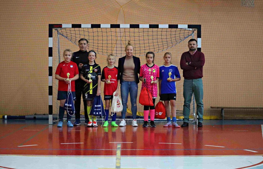 Młodzież zagrała w Finałowym Turnieju Dziewcząt w kategorii orliczek. Zmagania odbyły się w Daleszycach. Zobacz zdjęcia z tego wydarzenia