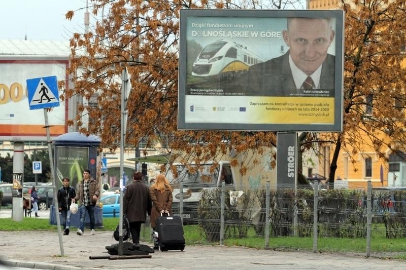 Marszałek Jurkowlaniec promuje się za publiczne pieniądze? (ZOBACZ)