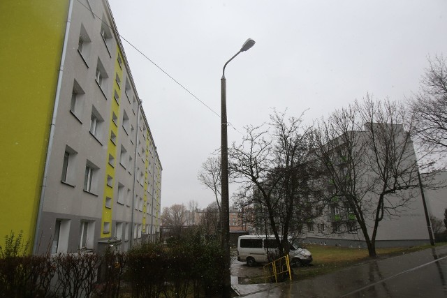 W Sosnowcu wiele słupów i opraw lamp czeka jeszcze na wymianę, ale wkrótce ma się to zmienić