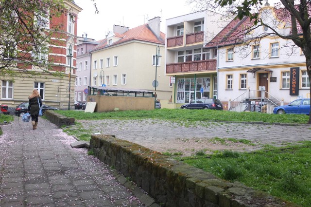 Na skwerze przy ulicy Malczewskiego powstanie mały plac zabaw.