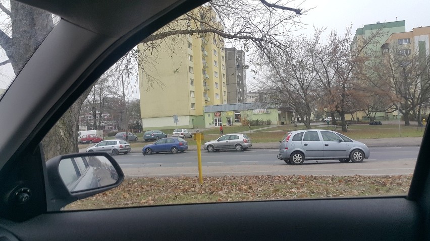 Do stłuczki doszło w okolicy skrzyżowania ulic Twardzickiego...