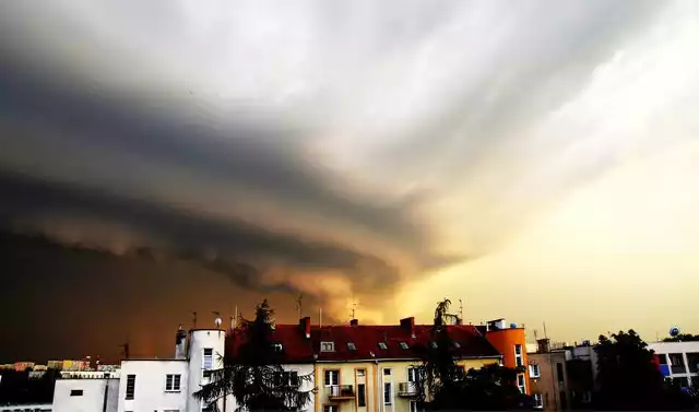 Prognoza pogody, 3 maja 2018. IMGW wydał ostrzeżenia pogodowe przed burzami dla kilku regionów Polski. Śledźcie na bieżąco sytuację pogodową [Radar burzowy - gdzie aktualnie jest burza? Ostrzeżenia IMGW, 3.03.2018]