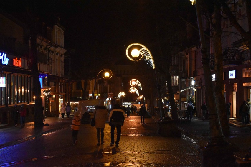 Zakopane w świątecznej odsłonie. Bożonarodzeniowe iluminacje wyglądają pięknie