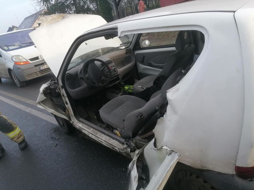 Nietrzeźwy kierowca ciężarówki spowodował wypadek na nieczynnym przejeździe kolejowym w Pyrzycach