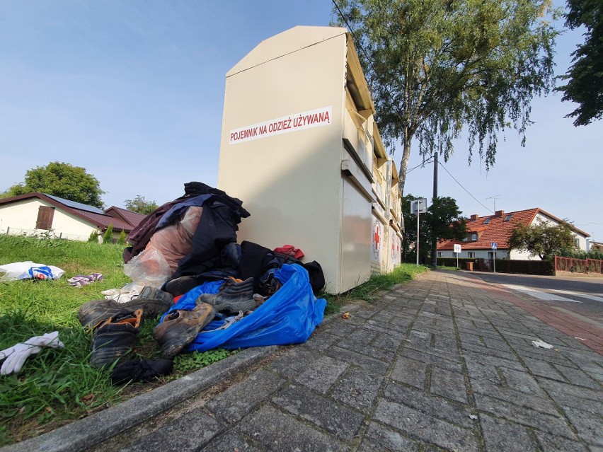 Bałagan na ulicy Leśnej - problem z kontenerami PCK się...