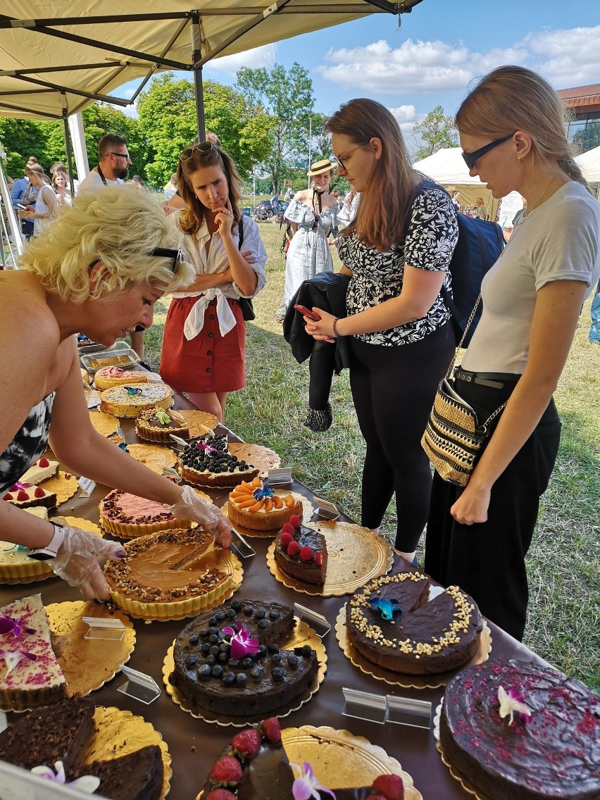 Kraków. Festiwal Kulinarny: Można się najeść fest. Przygotowali przekąski, słodkości i perełki mody [ZDJĘCIA]