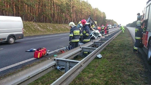 Kobieta ranna w zderzeniu dwóch aut.