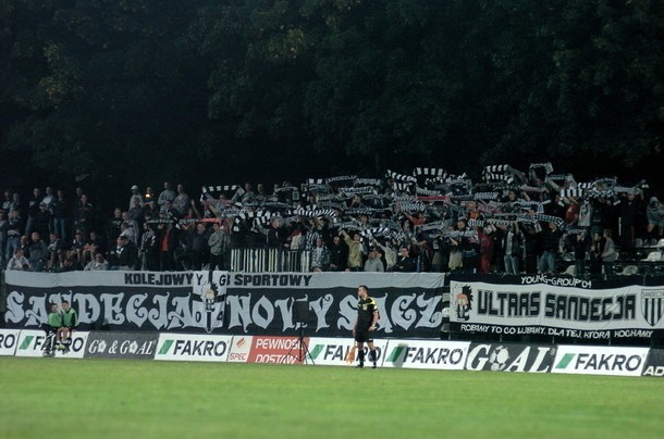 Kibice zebrani na stadionie w Nowym Sączu mieli powody do radości