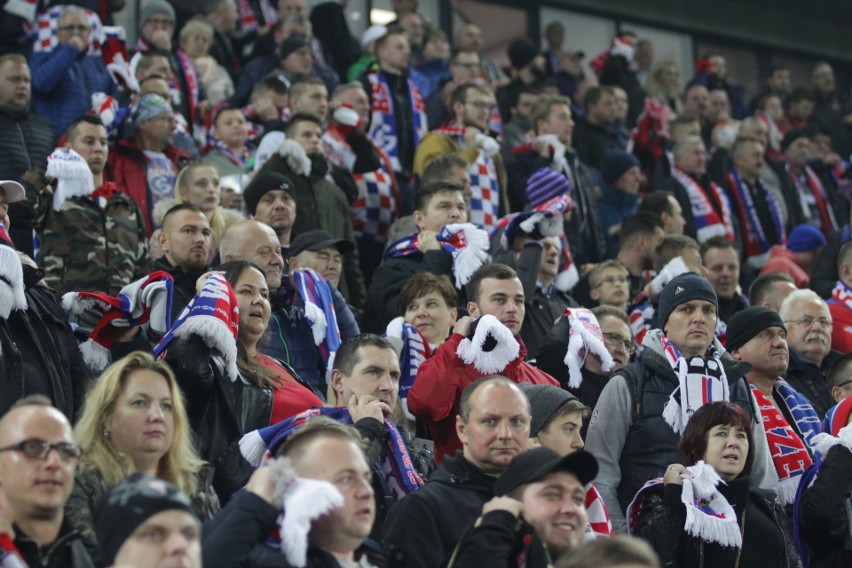 Górnik Zabrze - Śląsk Wrocław. Kibice odśpiewali hymn ZDJĘCIA KIBICÓW