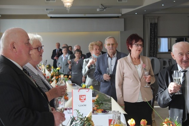 Osiemnaście małżeństw z gminy Gdów świętuje w tym roku złote gody, a kolejnych cztery - gody diamentowe. Podczas uroczystości dla jubilatów nie zabrakło medali, wyróżnień i gratulacji