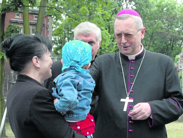 In vitro za darmo. Abp Gądecki: To skrajne uprzedmiotowienie człowieka