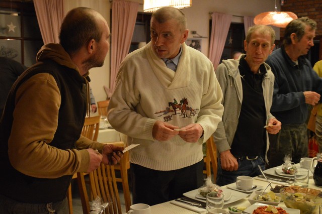 W bytowskiej restauracji Jaś Kowalski odbyło się spotkanie wigilijne dla bezdomnych, samotnych i potrzebujących. Przy wspólnym stole zasiadło blisko siedemdziesiąt osób.