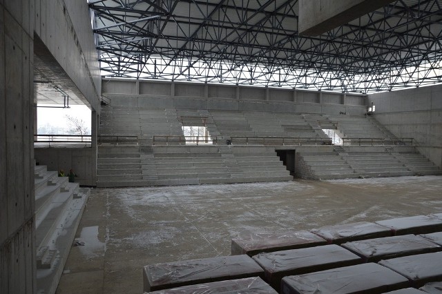 Budowa hali widowiskowo-sportowej Suwałki Arena. Minął rok po rozpoczęciu prac. Tak hala wygląda w grudniu 2018 roku