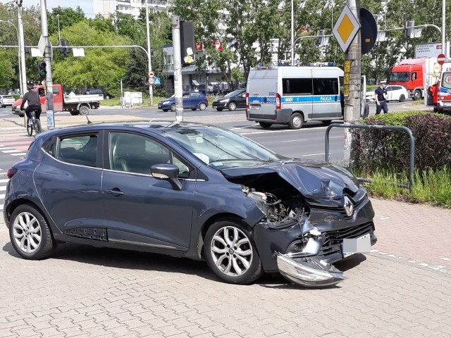 Wypadek na skrzyżowaniu Legnickiej i Kwiskiej we Wrocławiu.