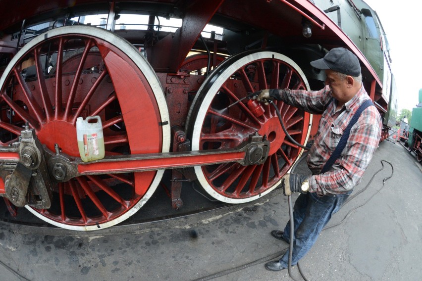 Do pracy w Parowozowni Wolsztyn poszukiwani są: mechanik...