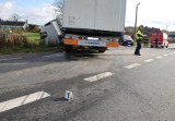 Wypadek pod Brzezinami. Zderzenie ciężarówki i trzech samochodów 