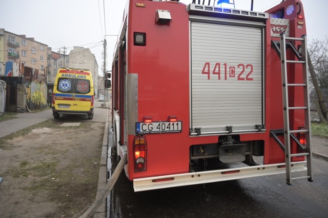 Pożar mieszkania na ul. Czerwonodwornej w Grudziądzu. W mieszkaniu znaleziono ciało mężczyzny