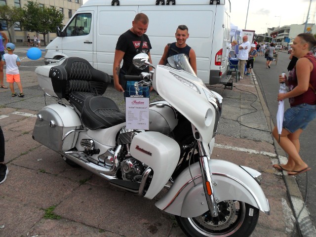 Piknik Moto Safety Day w Gdyni. Imprezę odwiedziło tysiące miłośnik&oacute;w motoryzacji.