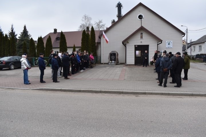 Obchody Narodowego Dnia Pamięci Żołnierzy Wyklętych w Łapach. Złożenie kwiatów, wspólna modlitwa i uczczenie bohaterów