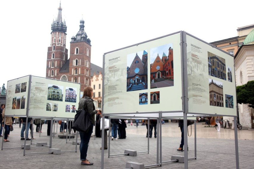Wystawę można oglądać w samym centrum miasta