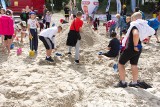 Gigantyczna budowla z piasku stanęła na plaży w Niechorzu. To był Plażowe Mistrzostwa Budowniczych [ZDJĘCIA]