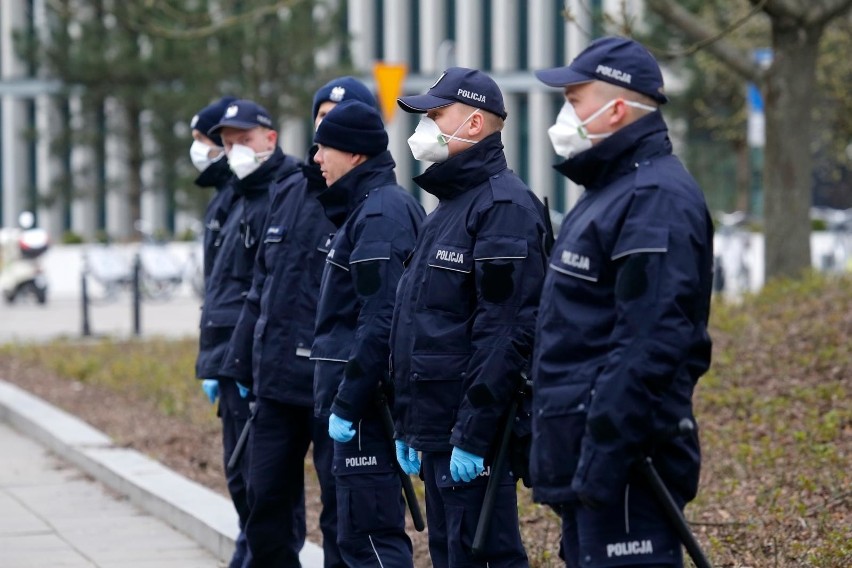 Nieprzestrzeganie epidemicznych zakazów to – zdaniem policji...