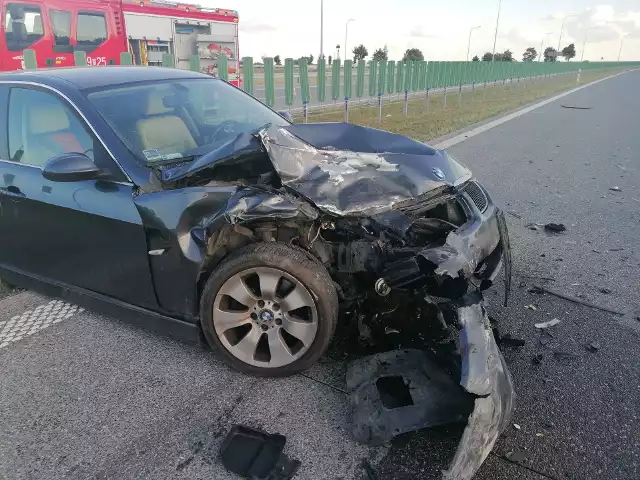Strażacy z OSP Szczuczyn i JRG Grajewo zabezpieczali miejsce zderzeniaq trzech aut na drodze S61 relacji Ełk - Szczuczyn.