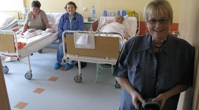 - Nasz szpital jest przepiękny! &#8211; uważają pielęgniarka Irena Wielkopolska (na pierwszym planie), a także pacjentki Krystyna Bartkowiak (od lewej), Krystyna Sikora i Sabina Szewczyk.