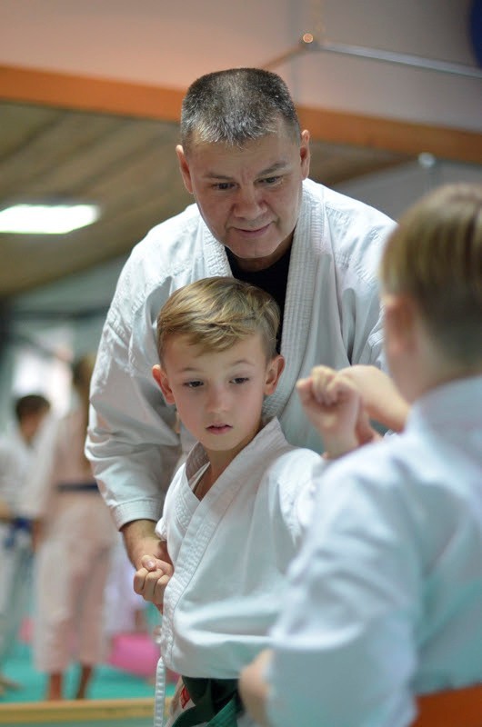 Legendarny karateka poprowadził treningi w Niepołomicach [ZDJĘCIA]