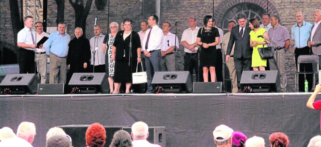 Podczas dorocznego Święta Żelaza i Stali w Muzeum Hutnictwa i Przemysłu Maszynowego w Chlewiskach a scenie, jak i pod nią było w tym roku wyjątkowo tłoczno. Zebranym nie przeszkodziła nawet ulewa z gradem.