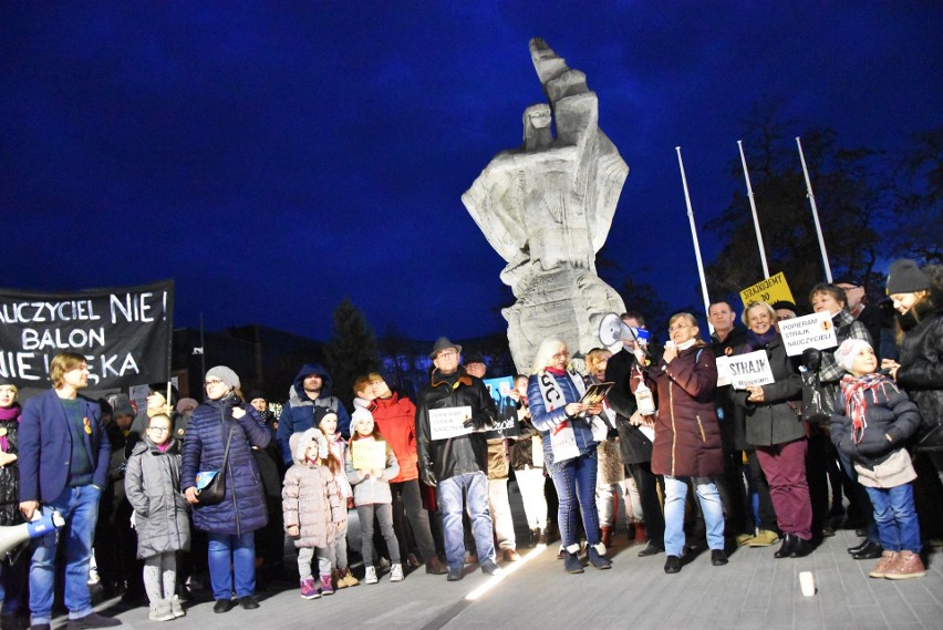 Kilkuset opolan, w tym pracowników oświaty, pojawiło się na...