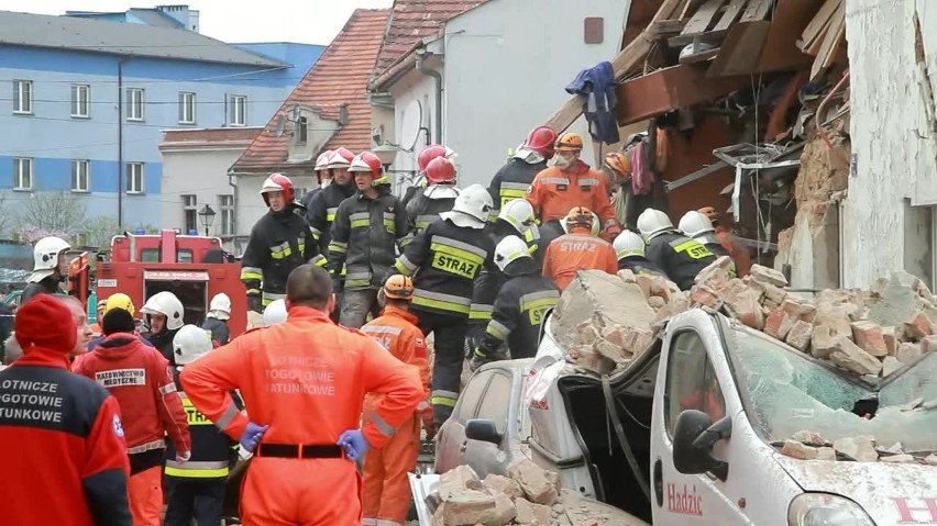 Zawalona kamienica w centrum Świebodzicach