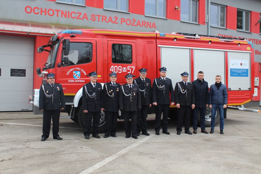 Druhowie ze Starej Błotnicy mają już nowy samochód...