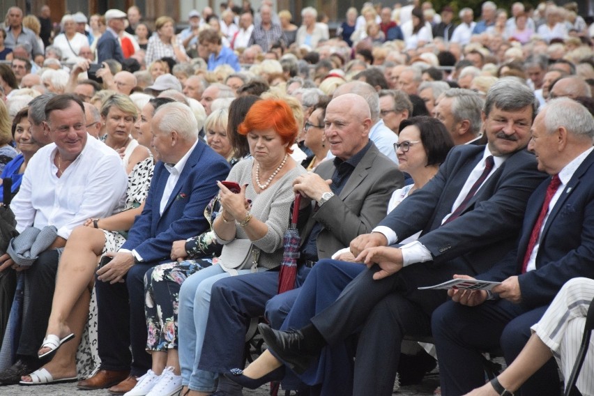 Po sobotnim koncercie galowym w Parku Zdrojowym impreza...