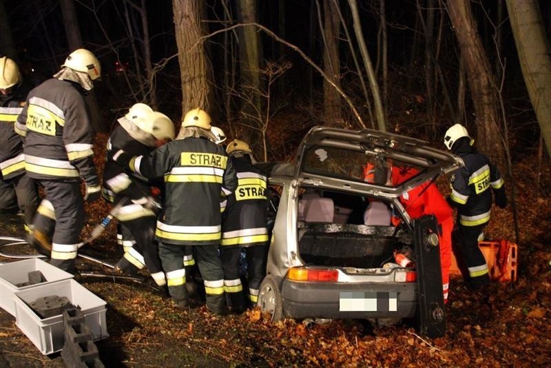 Jedna osoba została ranna w zderzeniu mercedesa i...