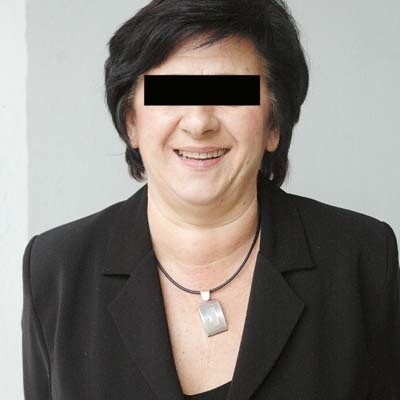 Dyrektor sanepidu Alicja G. przez wiele lat była szefową laboratorium w szpitalu wojewódzkim w Białymstoku. W 2006 r. została też konsultantem wojewódzkim ds. diagnostyki laboratoryjnej.