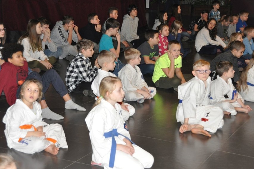 Skarżyscy karatecy zakończyli zimową akademię. Uczestniczyło w niej około sto osób