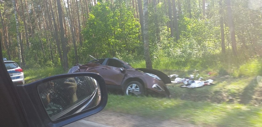 Ruda. Wypadek na drodze krajowej 65 między Grajewem a Mońkami. Auto dachowało (zdjęcia)
