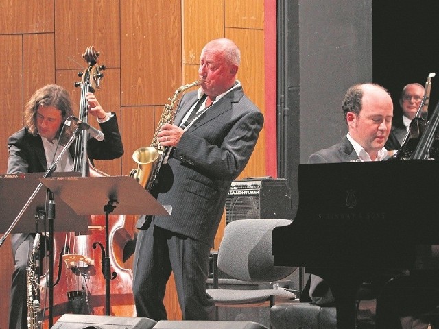 Filip Wojciechowski, leader jazzowego trio, czuje się dobrze także w muzyce klasycznej, co słychać, gdy aranżuje znane utwory na przykład Chopina.