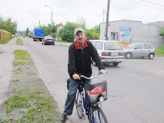 - Cieszę się z tego, że zostaną wybudowane ścieżki rowerowe - mówi Józef Michałek