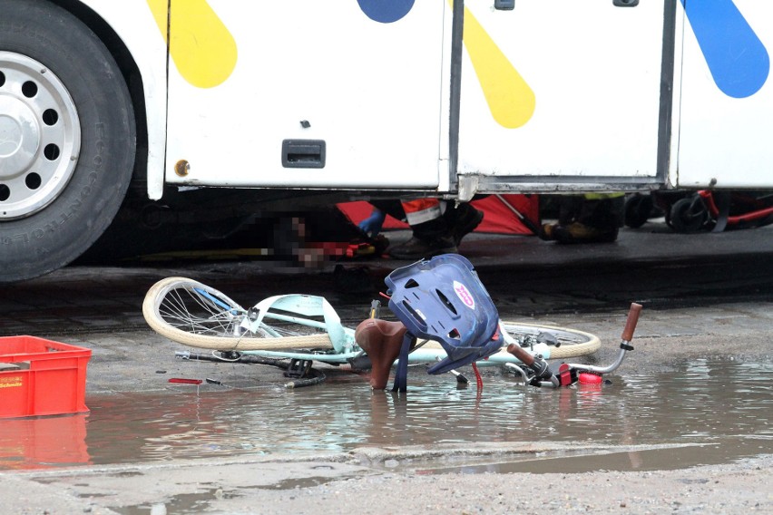 Tragiczny wypadek rowerowy. Matka zginęła, dziecko przeżyło 