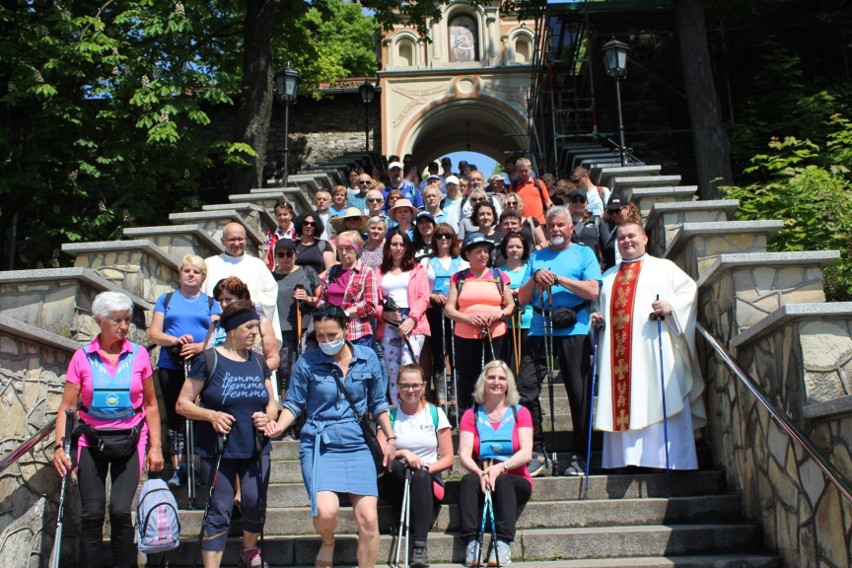 Pasjonaci nordic walking pielgrzymowali na Górę św. Anny