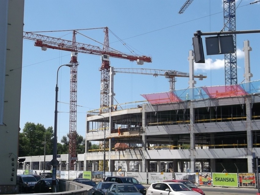 Wrocław: Biurowiec na pl. Dominikańskim ma już trzy piętra (ZDJĘCIA)