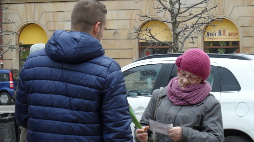 Kwiaty na Dzień Kobiet od GKS Tychy.