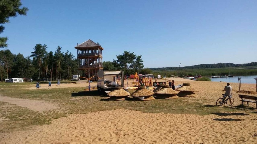 Plaża w Bondarach. Nowe inwestycje na plaży. Parasole, siłownia i plac zabaw (zdjęcia)