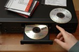 Muzyczne płyty CD wygrały z kasetami, a teraz podzielą ich los przegrywając ze streamingiem? Kiedy przestaniemy kupować rozrywkę na CD?