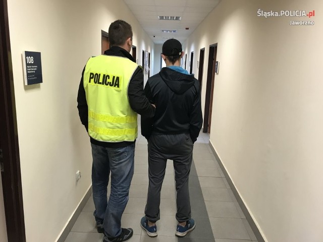 Miał przy sobie narkotyki i skradzione rzeczy. Wpadł w ręce policji