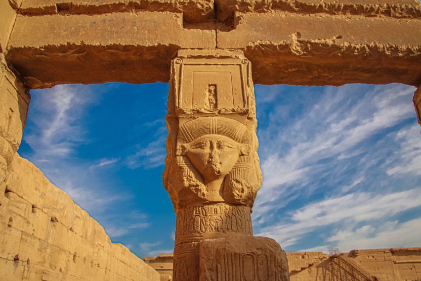 W Denderze można podziwiać pięknie zdobioną świątynię bogini...