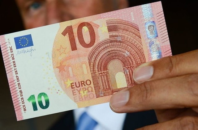 Nowy banknot 10 euro wchodzi do obiegu