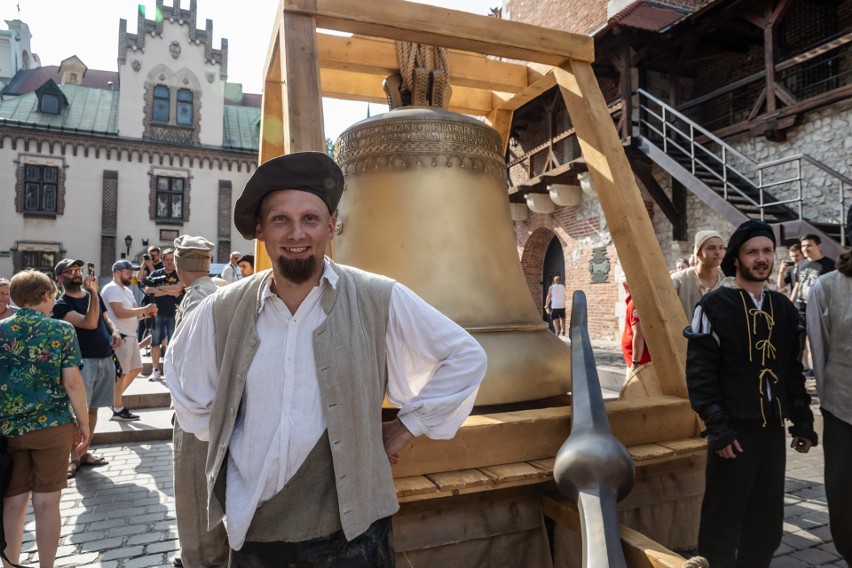 Krakowska parada z okazji 500-lecia dzwonu Zygmunt.